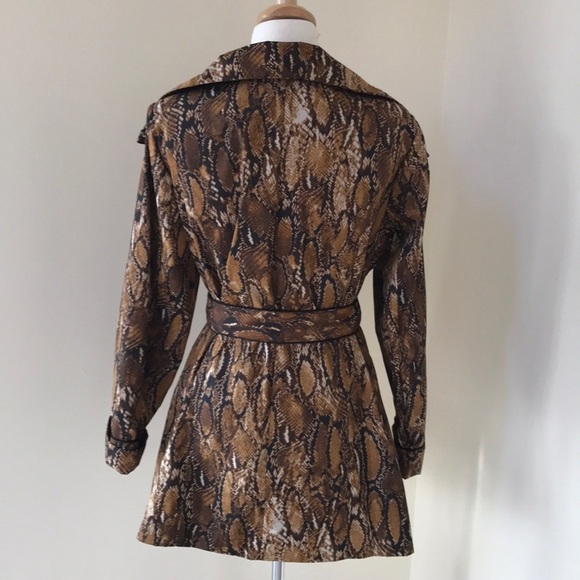 Dennis Basso medium snake print jacket . - Picture 4 of 8